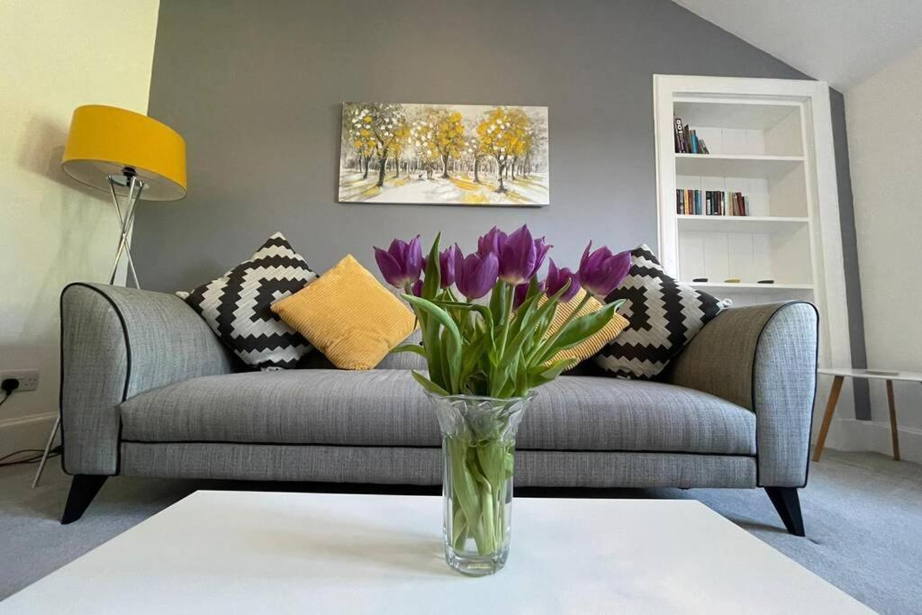 No 10 Immaculate City Centre, Top Floor 2 Bed Flat With Free Parking Inverness Exterior photo